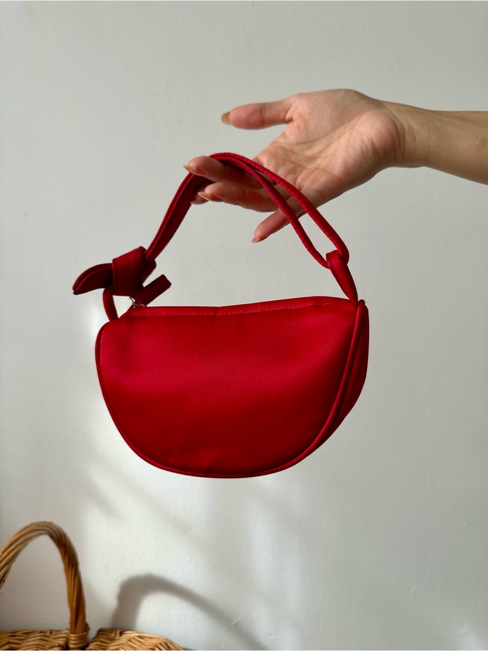 Red satin mini bag
Very cute
Brand is “ NYTLITES”